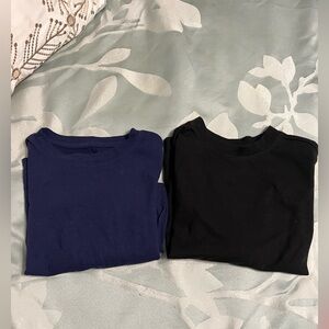 Bundle of 2 4/5 XS Cat & Jack Black and Blue long sleeve T-Shirts